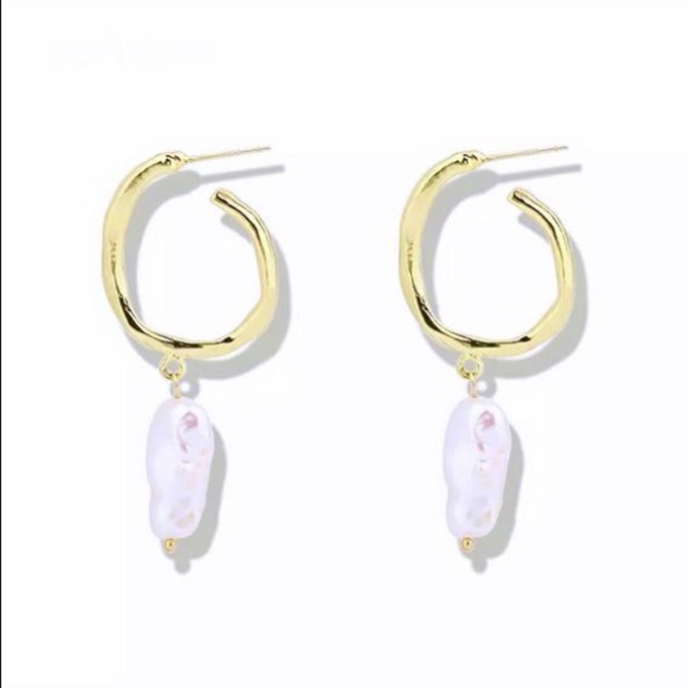 Elegant Gold and Pearl Drop Earrings - Picture 3 of 3